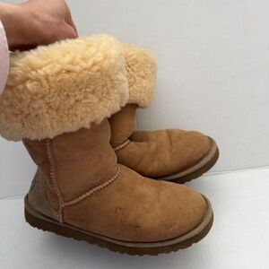 UGG beige sheepskin  Women Classic Tall Winter Boots sz 8